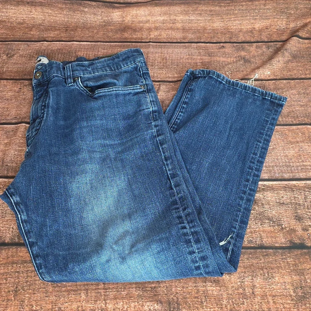 Joseph Abboud Blue Jeans with Distressed Details Size 38x30 Slim Fit AQ-1150